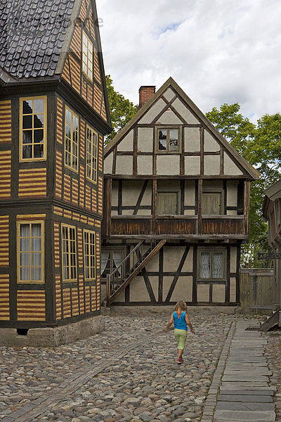 Stadthäuser im Norsk Folkemuseum (Norwegisches Volksmuseum) auf der Museumsinsel Bygdøy  Oslo  Norwegen
