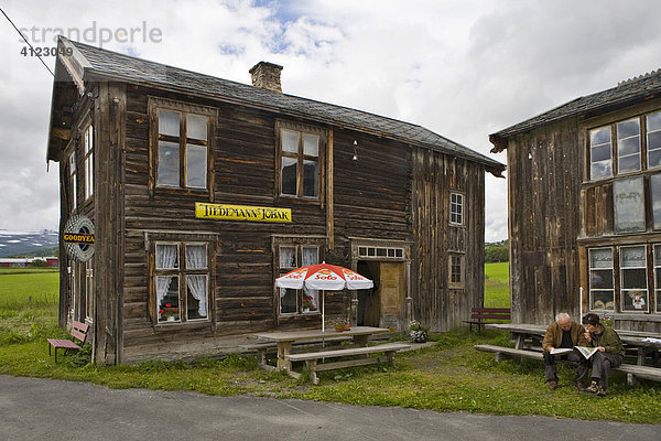 Historisches Holzhaus als Landhandel-Museum  Vognill  Møre og Romsdalen  Norwegen