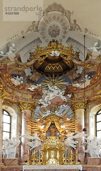 Detail des Hochaltars mit Gnadenbild in der barocken Wallfahrtskirche  Hafnerberg  Triestingtal  Niederösterreich  Österreich