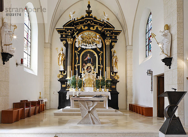 Altarraum der Kirche von  Grillenberg  Triestingtal  Niederösterreich  Österreich