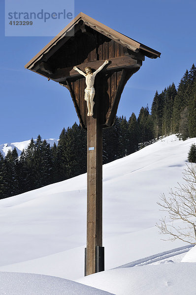 Flurkreuz  Wegekreuz  Marterl bei Baad  Kleinwalsertal  Vorarlberg  Österreich