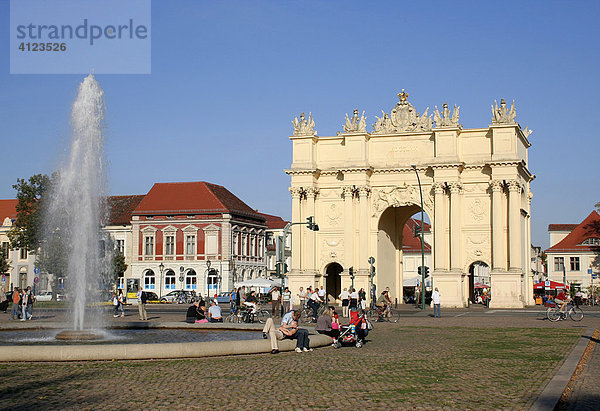 Brandenburger Tor und Luisenplatz  Potsdam  Brandenburg  Deutschland