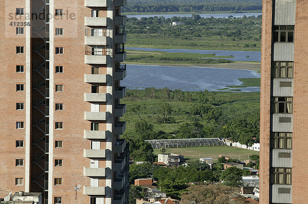 Blick auf die Innenstadt und dem Rio Paraguay  Asuncion  Paraguay  Südamerika