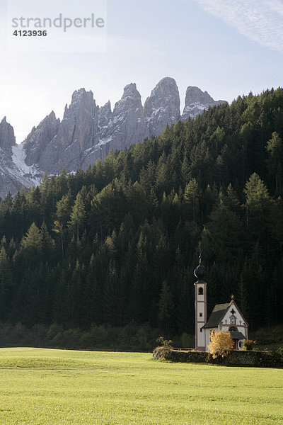 Kapelle St. Johann vor den Geislerspitzen  Ranui  Villnößtal  Dolomiten  Südtirol  Italien