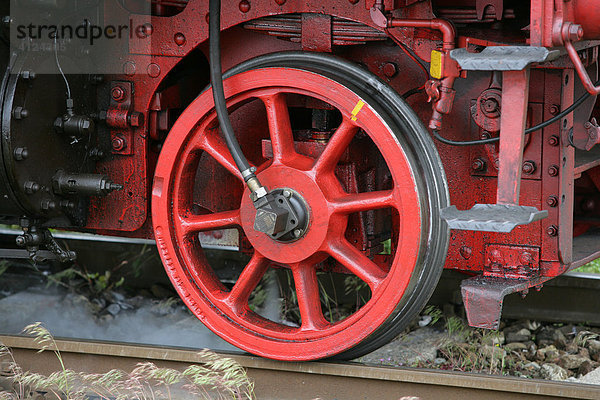 Rad einer historischen Dampflokomotive