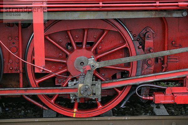 Schwungrad einer historischen Dampflokomotive