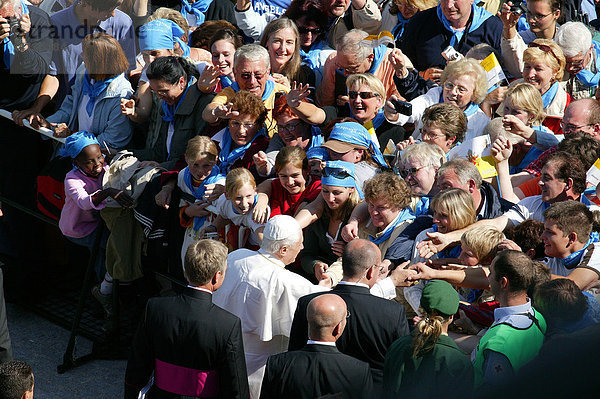 Papstbesuch Benedikt XVI.  Altötting  Oberbayern  Bayern  Deutschland