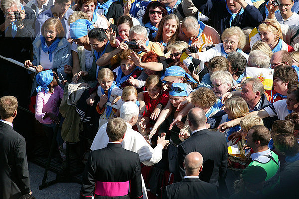 Papstbesuch Benedikt XVI.  Altötting  Oberbayern  Bayern  Deutschlandd