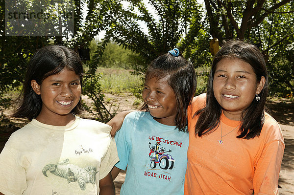 Mädchen der Nivaclé-Indianer  Jothoisha  Chaco  Paraguay  Südamerika