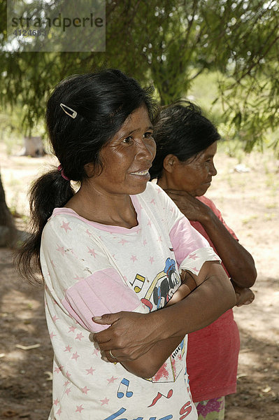 Frauen aus dem Stamm der Nivaclé-Indianer  Jothoisha  Chaco  Paraguay