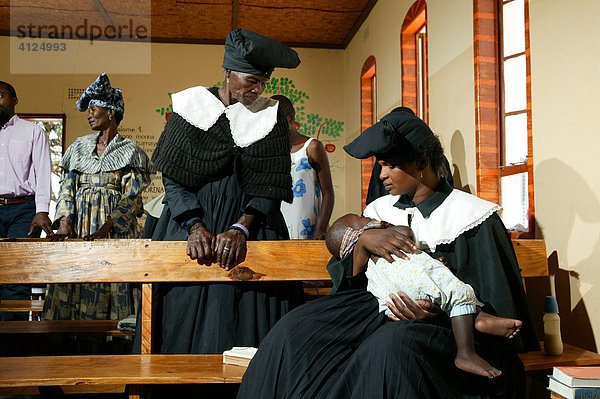 Frauen während des Gottesdienstes  Sehitwa  Botswana  Afrika