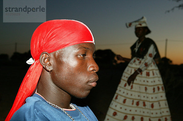 Porträt eines Mannes  Sehitwa  Botswana  Afrika