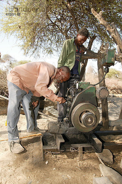 Wasserpumpe für die Rindertränke  Cattlepost Bothatoga  Botswana  Afrika
