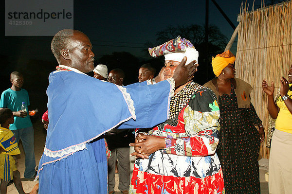 Wunderheiler einer Pfingstler-Gemeinde  Sehitwa  Botswana  Afrika