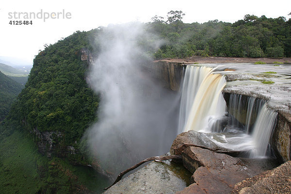 Kaieteur Wasserfall im Nationalpark Potaro  Guyana  Südamerika