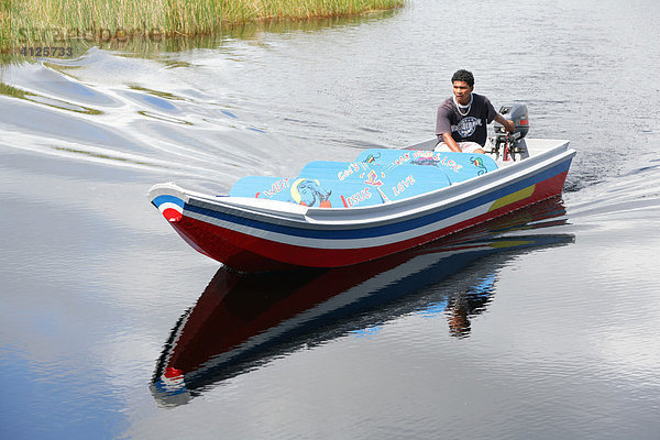 Motorboot  Lake Capoey  Guyana  Südamerika