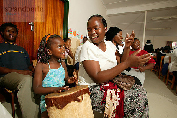 Kinder trommeln  Gaborone  Botswana  Afrika