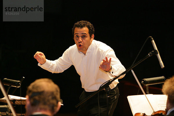 Dirigent des Cairo Symphony Orchestra  Kairo  Ägypten  Afrika