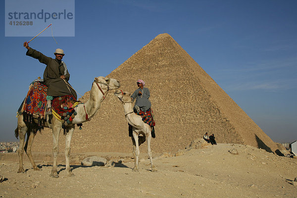 Reiter vor Pyramide  Ghize  Ägypten  Afrika