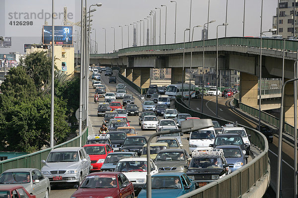 Stau auf der Autobahn  Kairo  Ägypren  Afrika