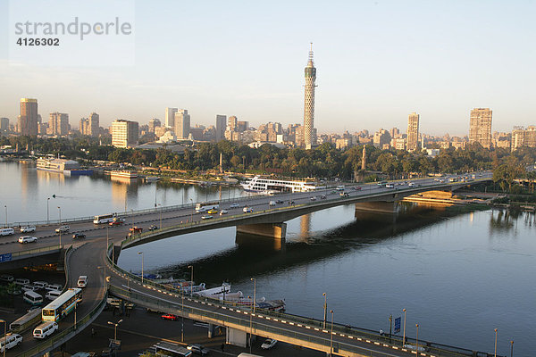 Blick auf Nilbrücke  City  Kairo  Ägypren  Afrika