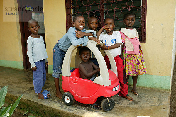 AIDS Waisenkinder im Heim  Kamerun  Afrika