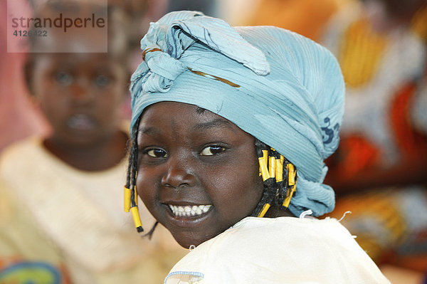 Mädchen mit Kopftuch  Kamerun  Afrika