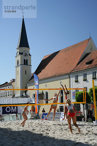 Beachvolleyball Cup am Stadtplatz  Mühldorf am Inn  Oberbayern  Bayern  Deutschland  Europa
