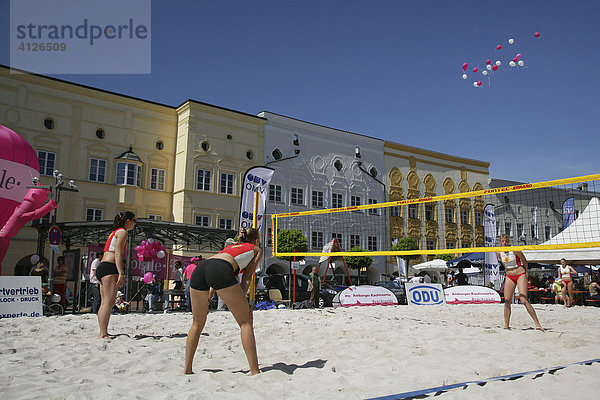 Beachvolleyball Cup am Stadtplatz  Mühldorf am Inn  Oberbayern  Bayern  Deutschland  Europa