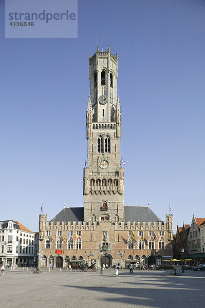 Der Markt  Belfried  Brügge  Flandern  Belgien  Europa