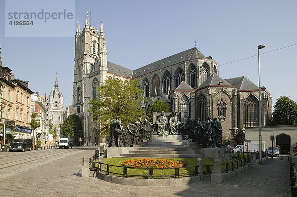 Denkmal der Brüder van Eyck  St. Baafs Kathedrale  Belfried Turm  Gent  Ostflandern  Belgien  Europa