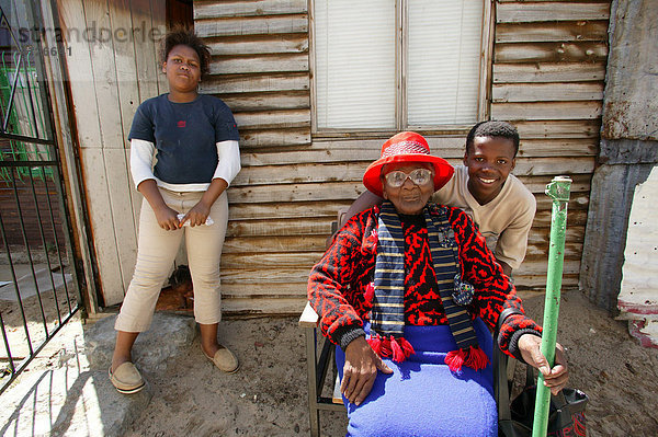 Großmutter mit Enkel  Kapstadt  Südafrika  Afrika