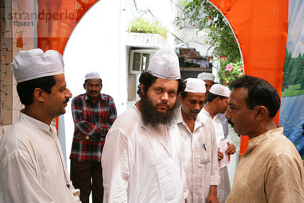 Männer  sufistischer Sheikh  Bareilly  Uttar Pradesh  Indien  Asien
