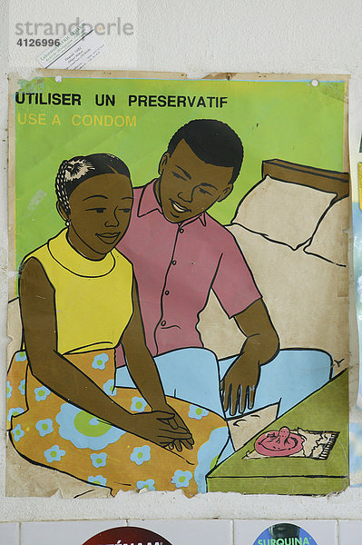 HIV Plakat als Aufklärungskampagne zur Prävention  Garoua  Kamerun  Afrika