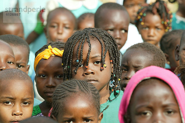 Mädchen in Kindergruppe  Kindergarten  Garoua  Kamerun  Afrika