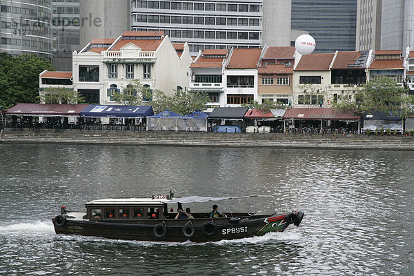 Boot am Singapur-Fluss  Singapur  Südostasien  Asien
