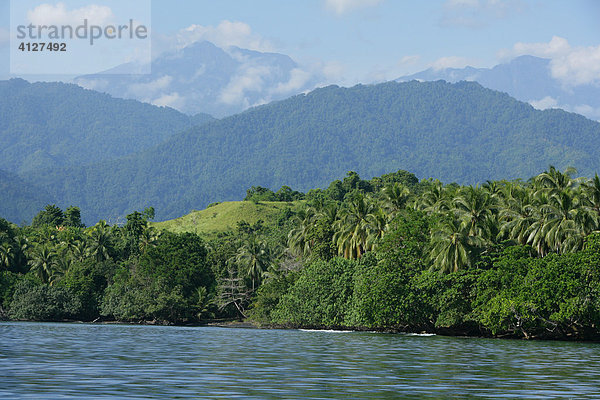Küstenlandschaft  Biliau  Papua Neuguinea  Melanesien  Kontinent Australien
