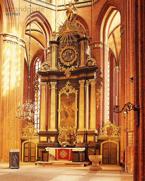 Nikolaikirche  innen  Hauptaltar  UNESCO Weltkulturerbe  Wismar  Mecklenburg-Vorpommern  Deutschland