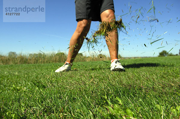 Golfer nach einem Schlag  Golfplatz  Caorle  Venezien  Italien