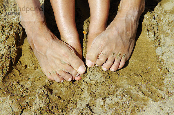 Zehen im Sand  Caorle  Venezien  Italien