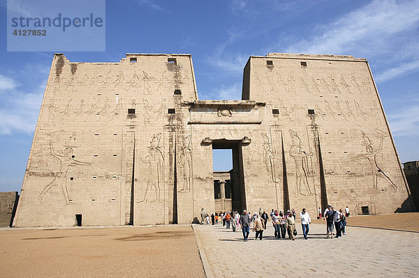 Horus-Tempel in Edfu  Oberägypten  Ägypten  Afrika