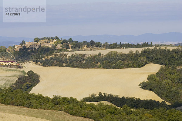 Ein Dorf in der Toskana in der Nähe von Siena  Italien