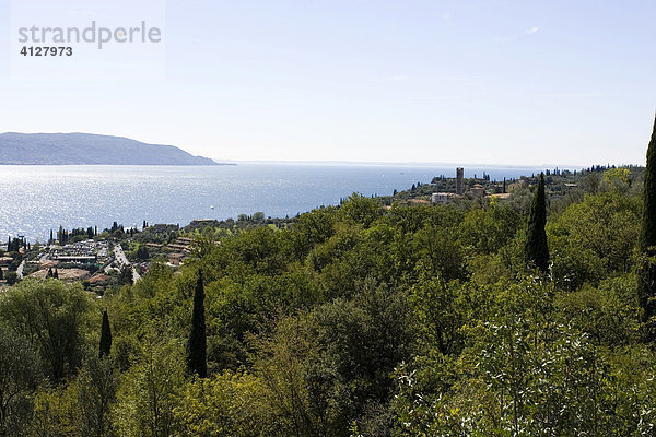 Blick auf den Süden des Gardasees  Italien.