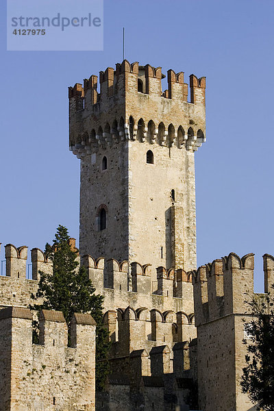 Das Castello von Sirmione  Gardasee  Italien