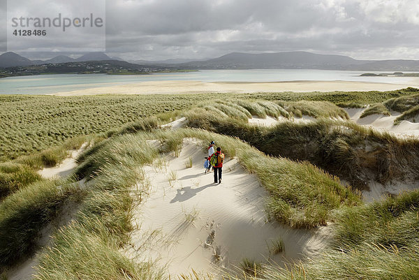 Wandern in einer Sanddüne  Co Donegal Irland