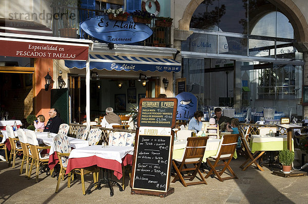 Restaurants am Straßenrand in Cala Ratjada  Mallorca  Balearen  Spanien  Europa