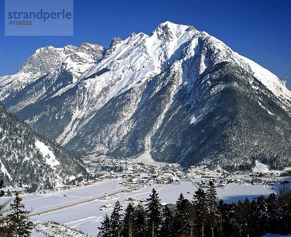 Scharnitz  Brunnstein  Karwendel  Tirol  Österreich