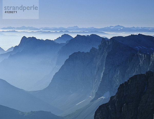 Blick von der Birkkarspitze  Gegenlicht  Karwendel  Tirol  Österreich