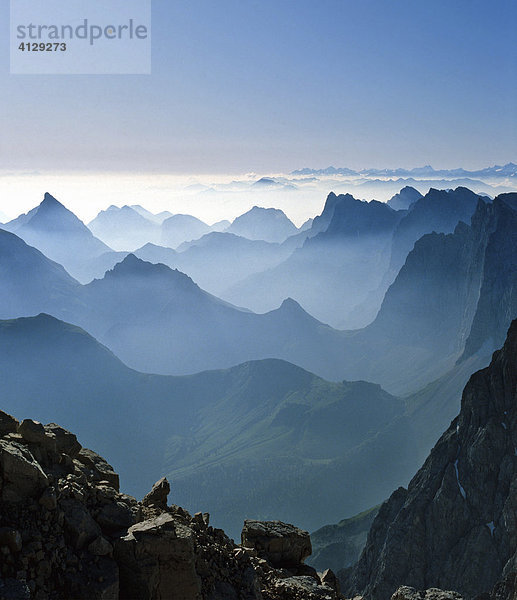 Blick von der Birkkarspitze  Gegenlicht  Karwendel  Tirol  Österreich