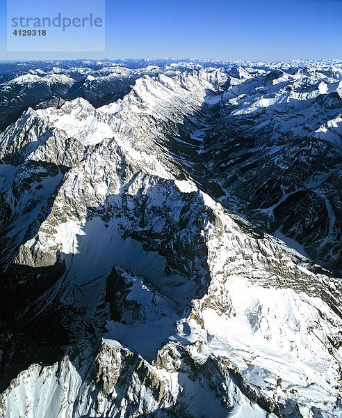 Nördliche Karwendelkette mit Karwendeltal  Karwendel  Tirol  Österreich